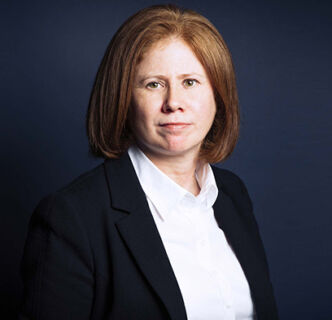 Photo of Lisa Linklater QC interviewed by the Barrister Magazine